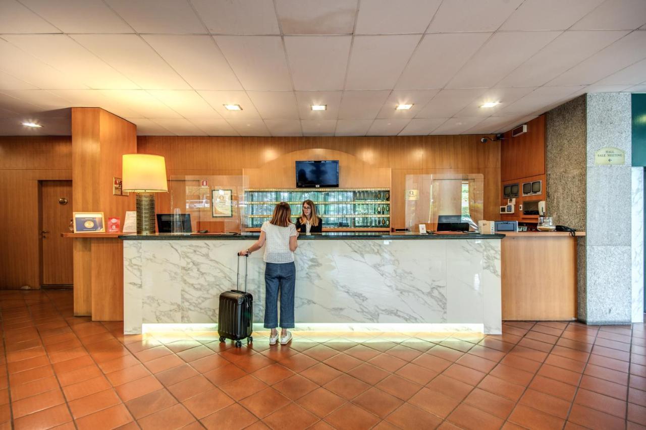 Hotel Della Rotonda Сароно Екстериор снимка